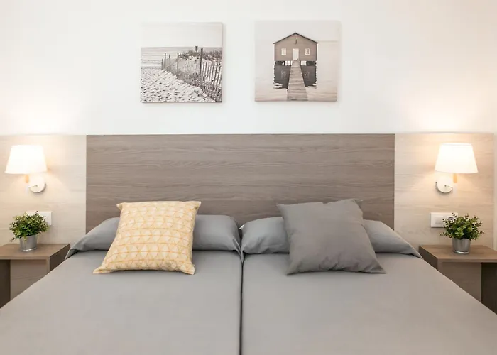 Rvapartaments Benelux Apartment *